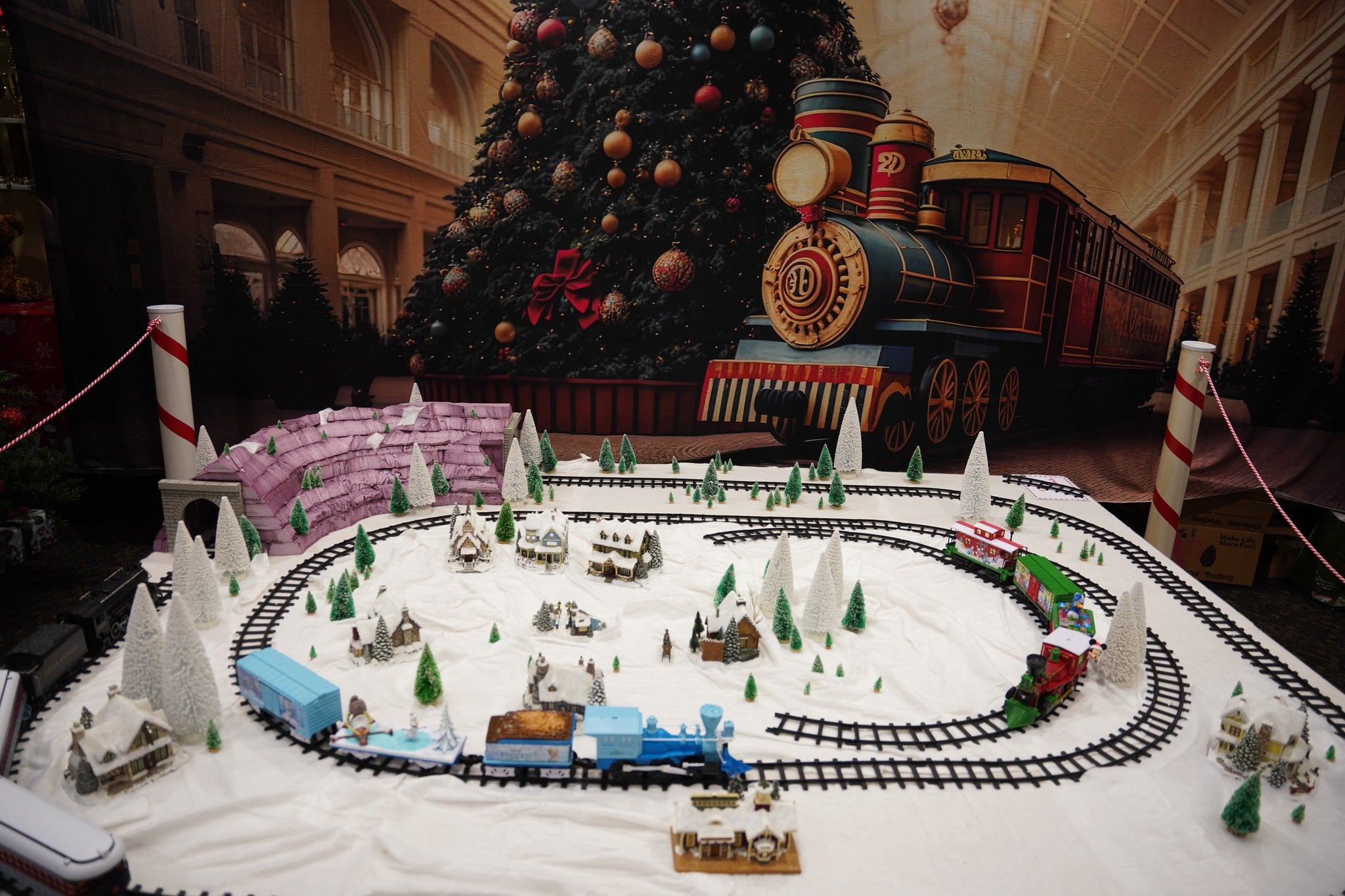 Big Christmas Tree Little Train Backdrop M8-68