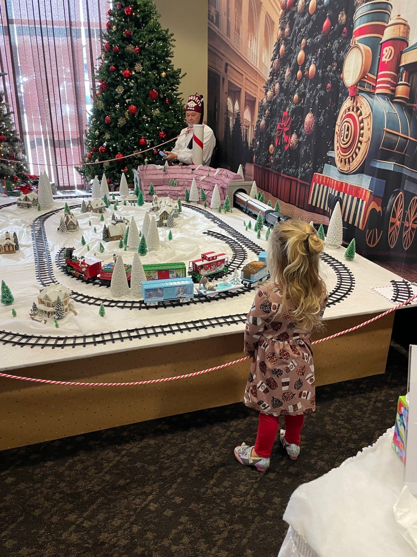 Big Christmas Tree Little Train Backdrop M8-68