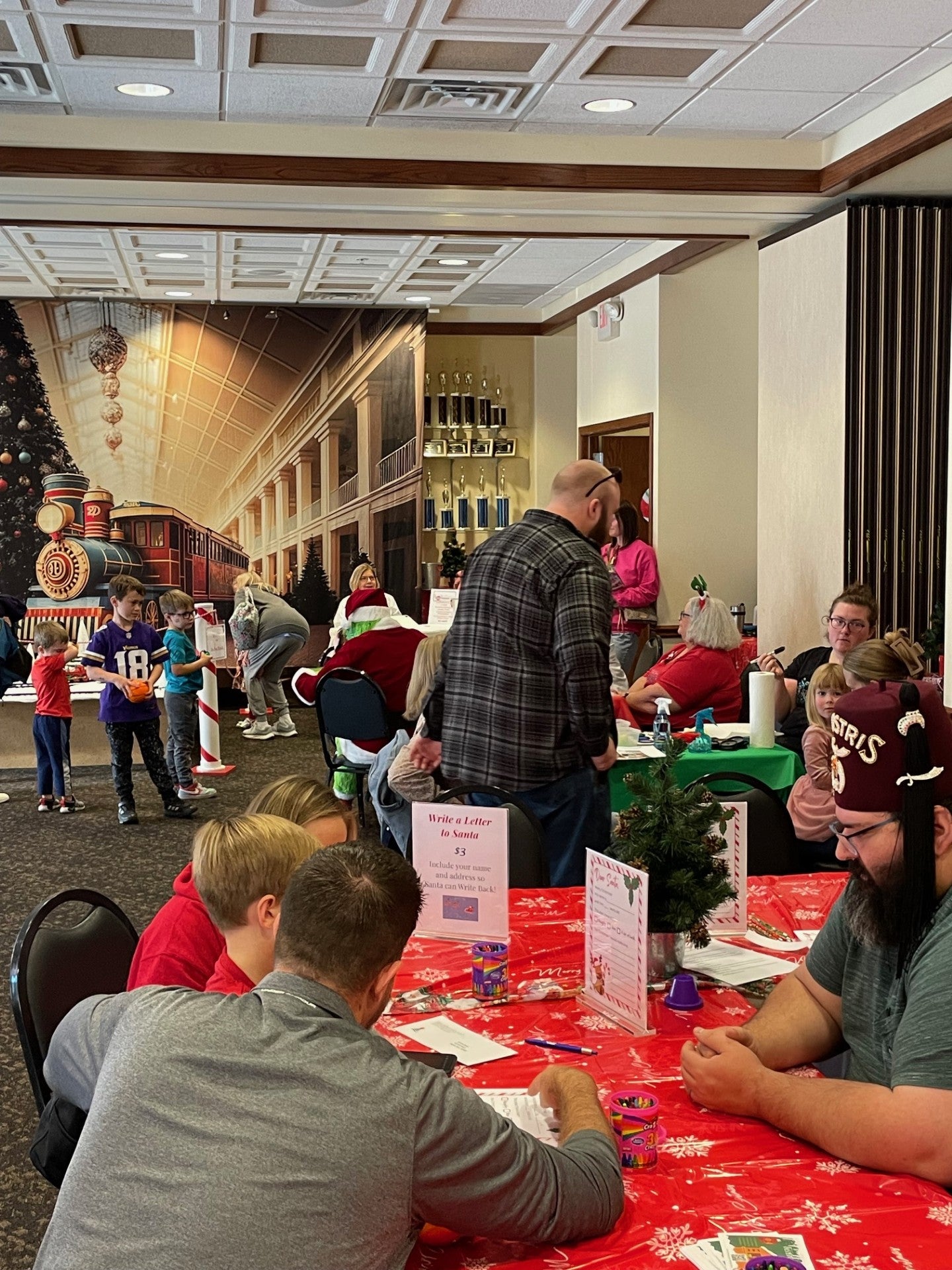 Big Christmas Tree Little Train Backdrop M8-68