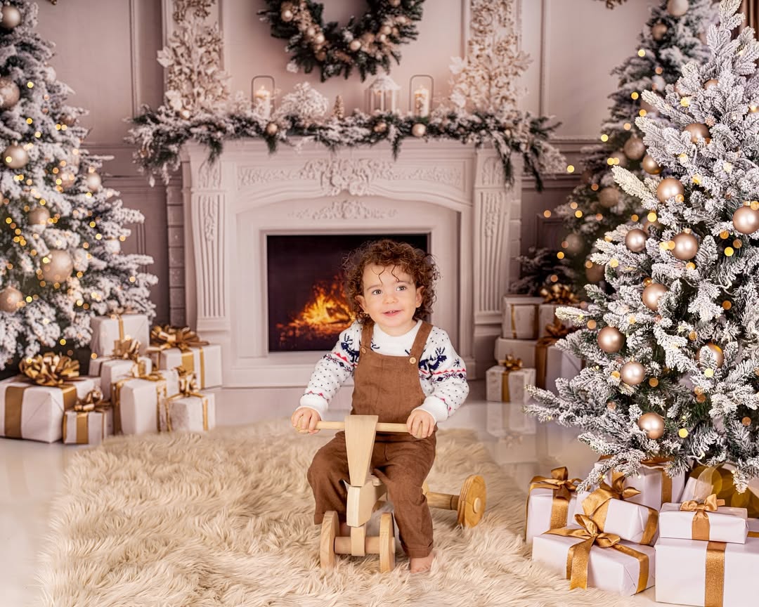 White Fireplace Christmas Trees Wreath Backdrop RR8-38