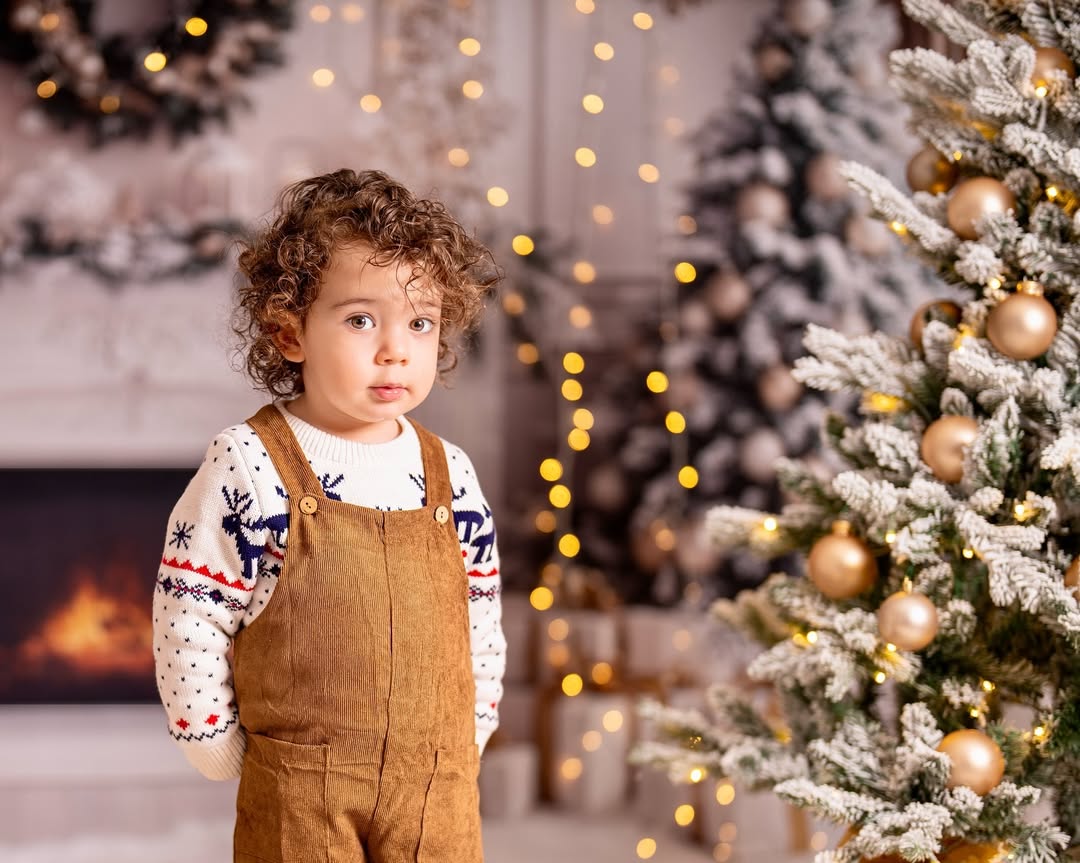 White Fireplace Christmas Trees Wreath Backdrop RR8-38