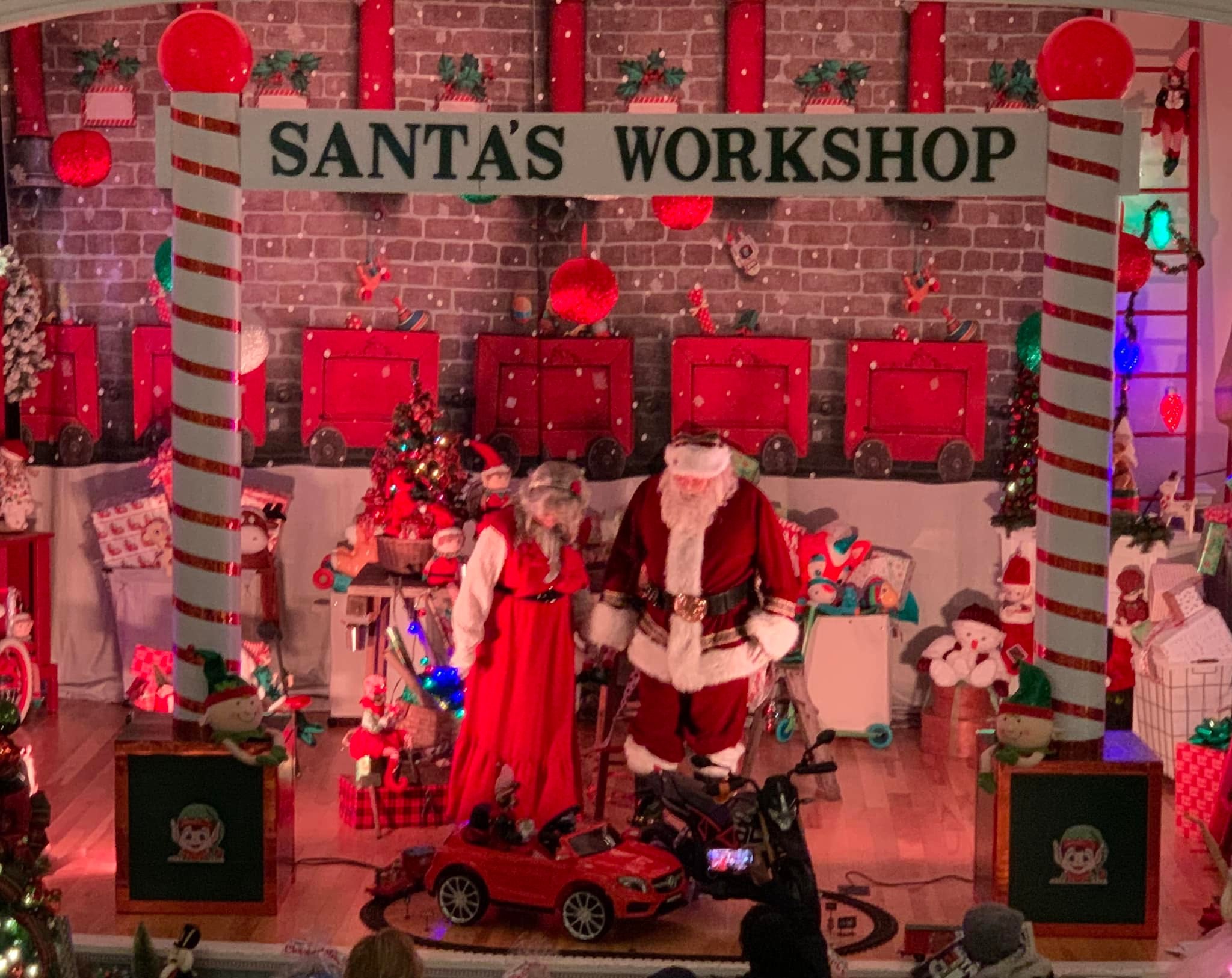 Santa Gift Factory Background Christmas Backdrops DBD-19305