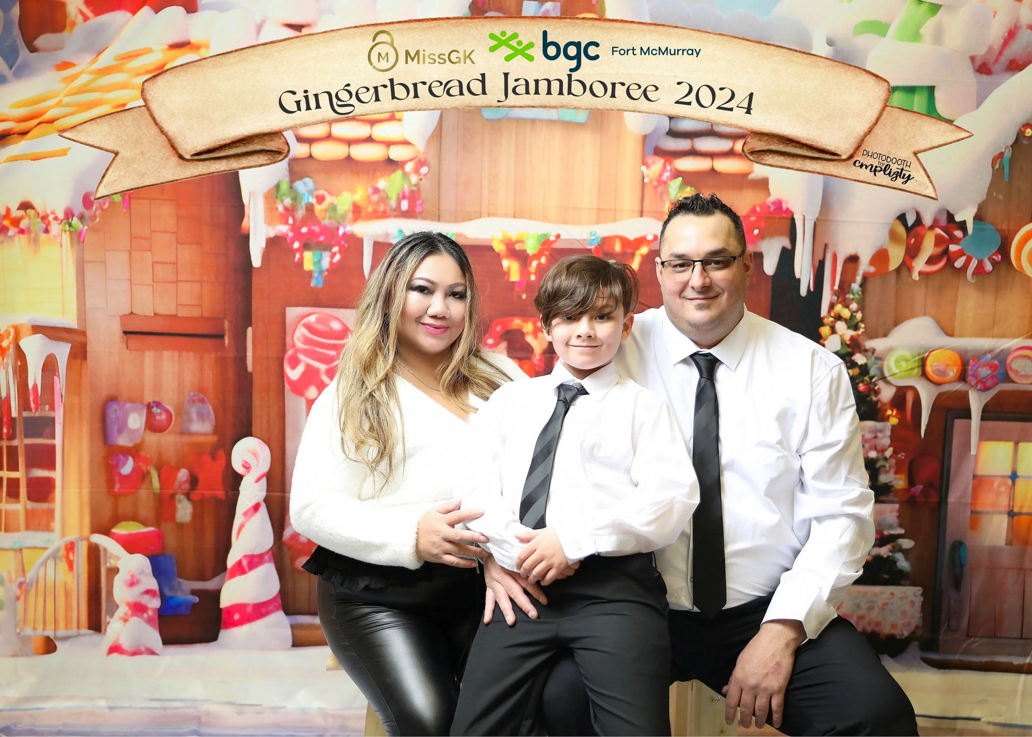 Christmas Snowy Gingerbread Candy House Backdrop M9-37