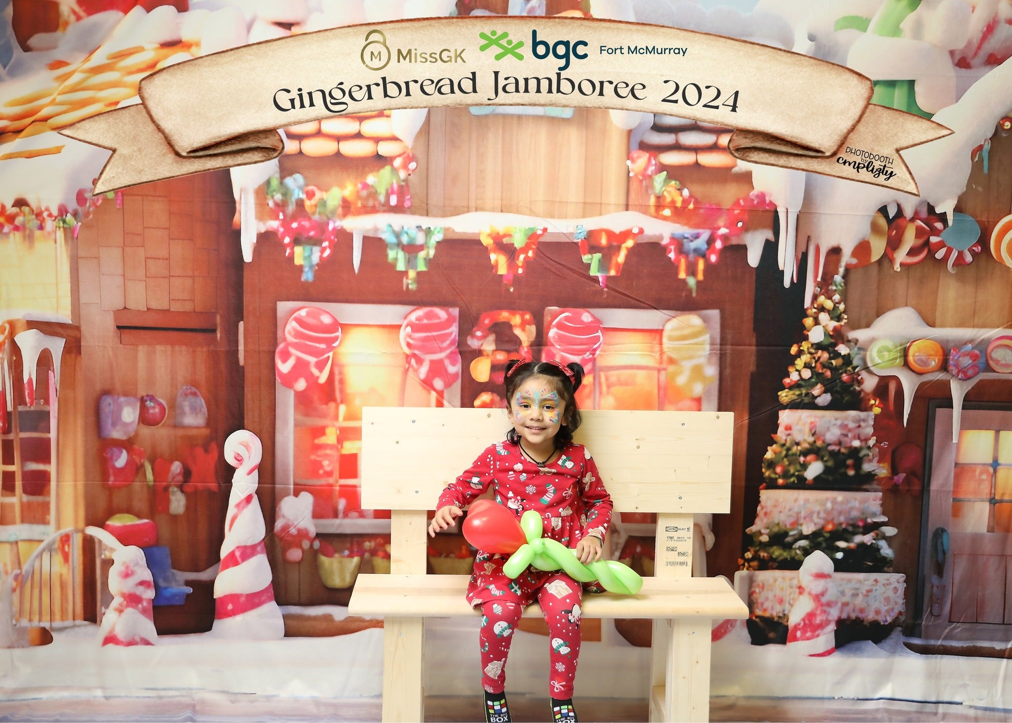 Christmas Snowy Gingerbread Candy House Backdrop M9-37